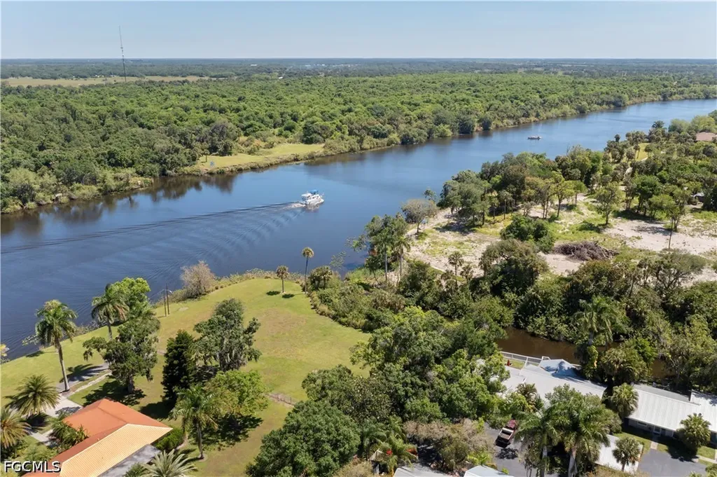 233 De Soto Avenue Labelle FL 33935