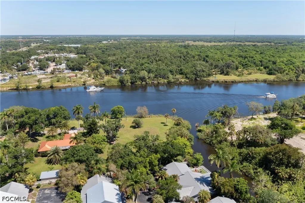 233 De Soto Avenue Labelle FL 33935