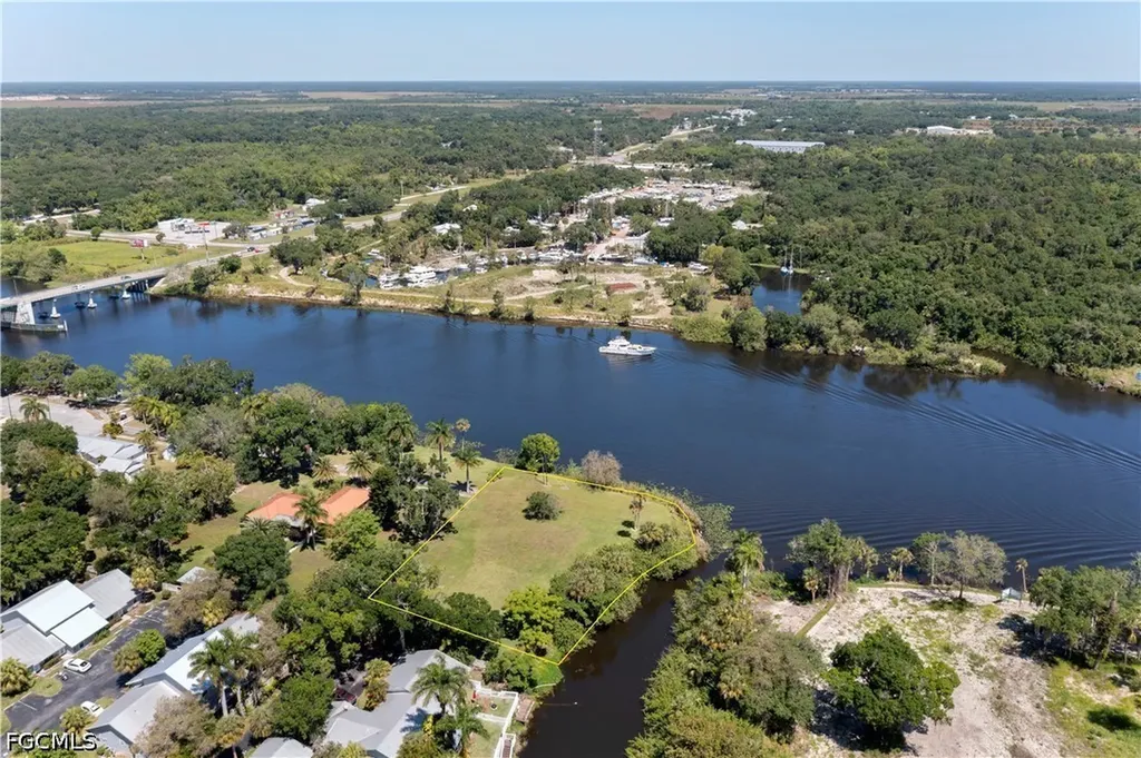 233 De Soto Avenue Labelle FL 33935