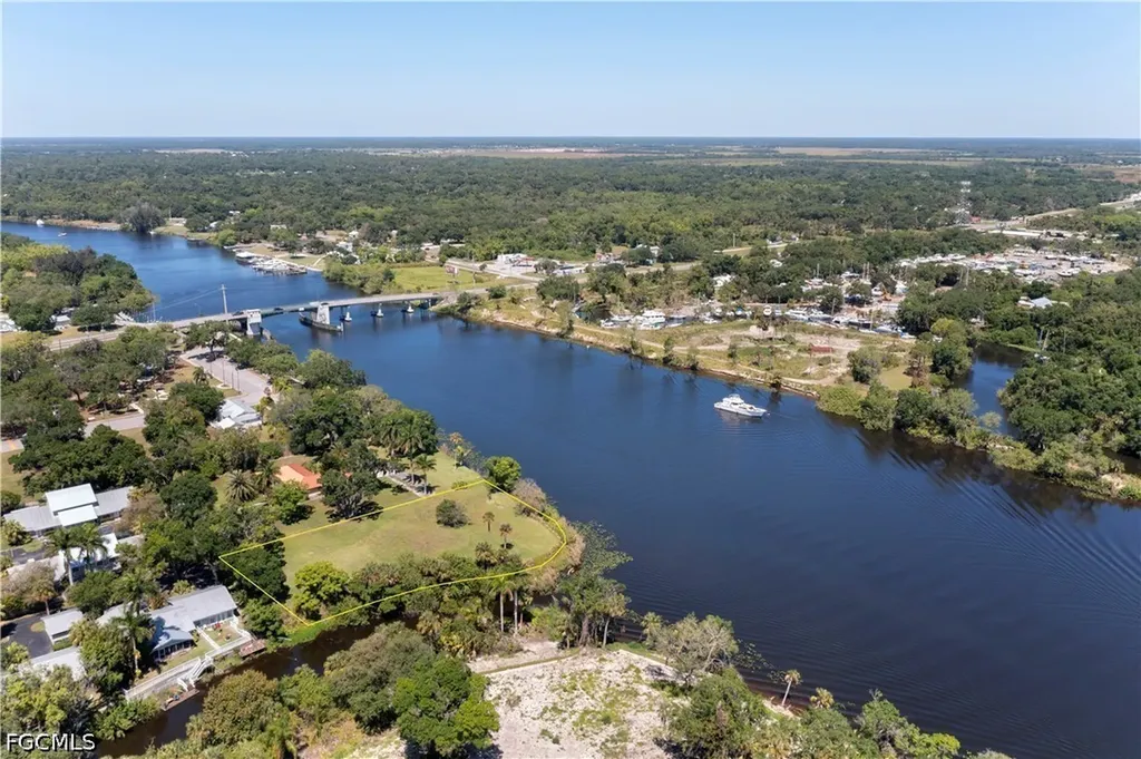 233 De Soto Avenue Labelle FL 33935