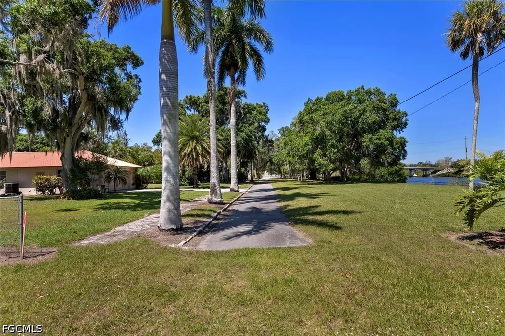 233 De Soto Avenue Labelle FL 33935