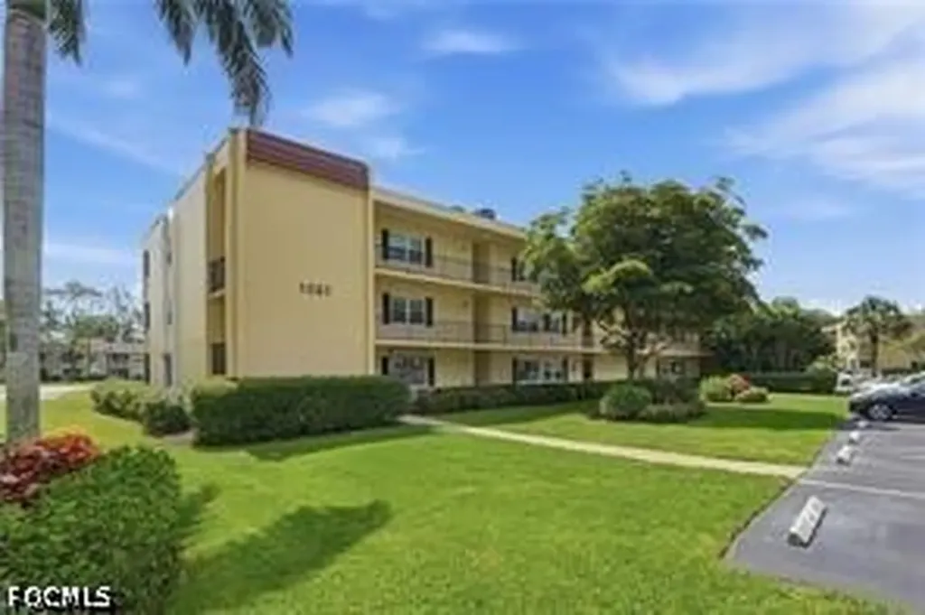 1085 Forest Lakes Drive Naples FL 34105