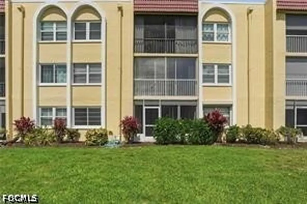 1085 Forest Lakes Drive Naples FL 34105