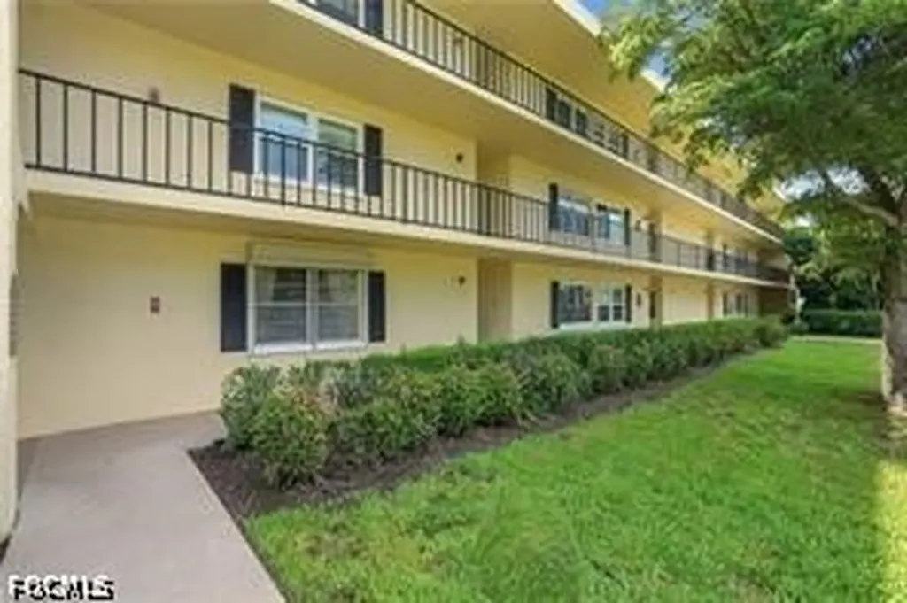 1085 Forest Lakes Drive Naples FL 34105