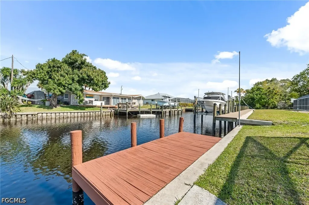 1729 Cascade Way N North Fort Myers FL 33917