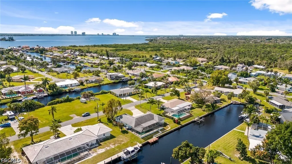 1729 Cascade Way N North Fort Myers FL 33917