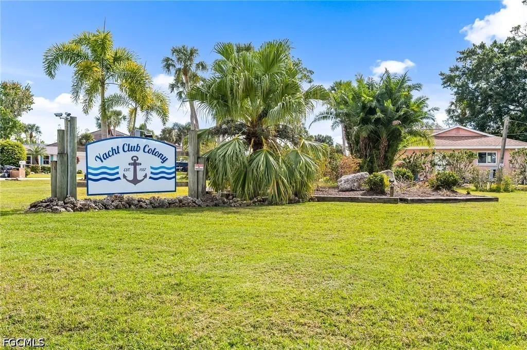 1729 Cascade Way N North Fort Myers FL 33917