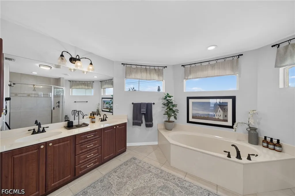 519 NE 19th Terrace Cape Coral FL 33909