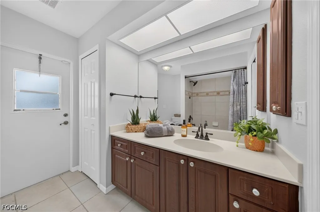 519 NE 19th Terrace Cape Coral FL 33909