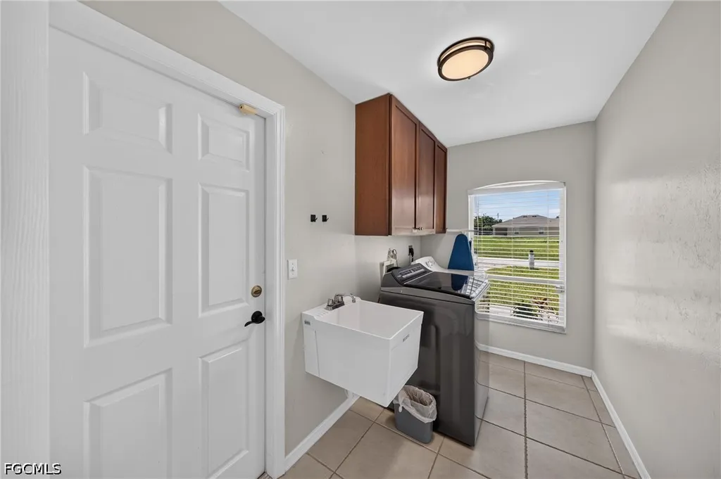 519 NE 19th Terrace Cape Coral FL 33909