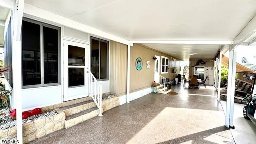 5520 Colonial Road North Fort Myers FL 33917