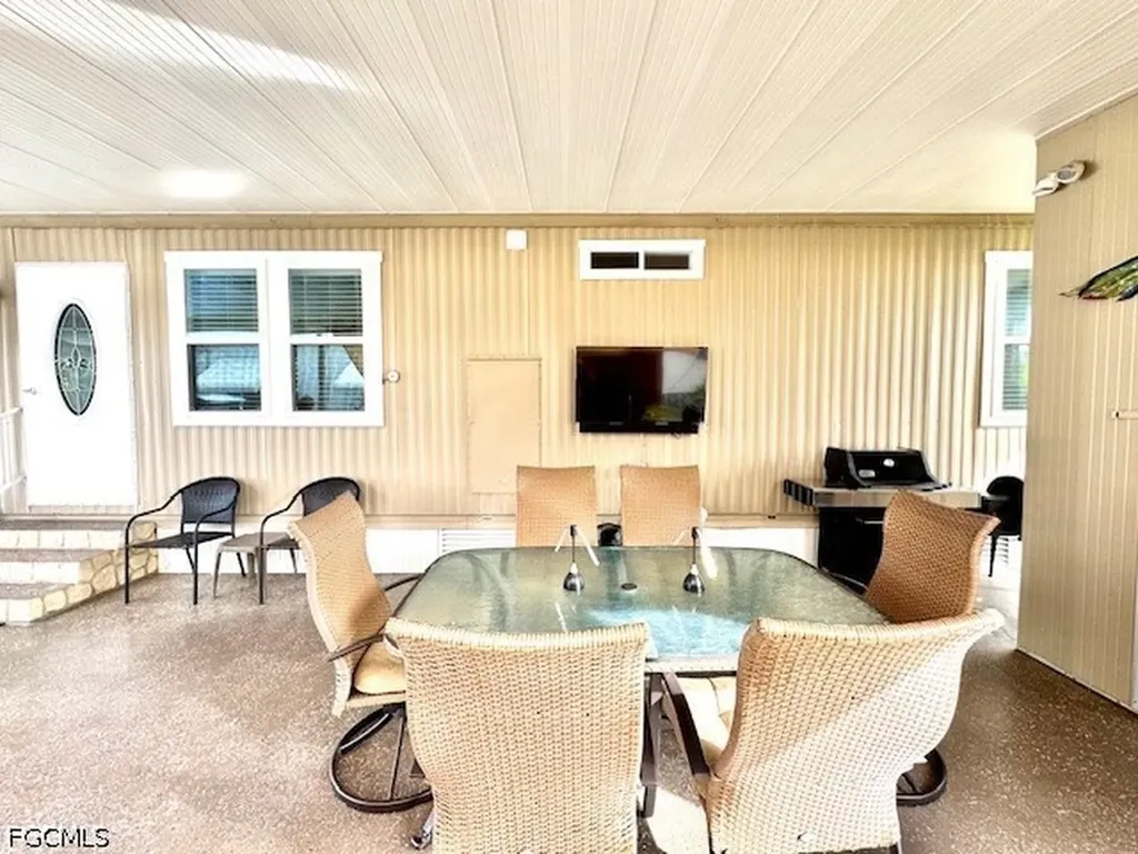 5520 Colonial Road North Fort Myers FL 33917