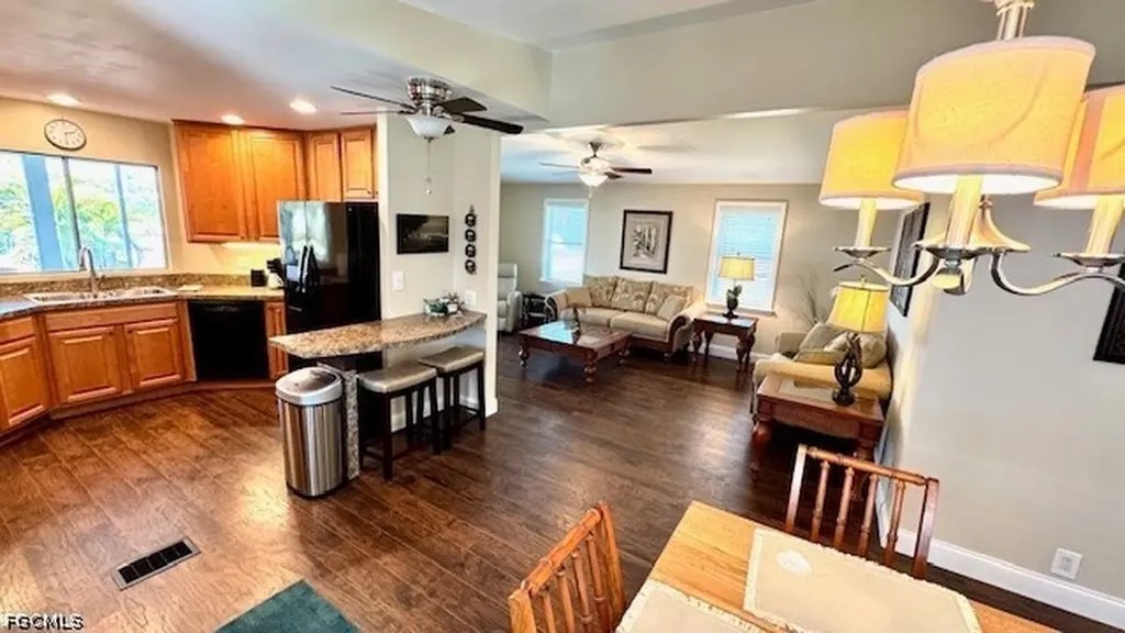5520 Colonial Road North Fort Myers FL 33917