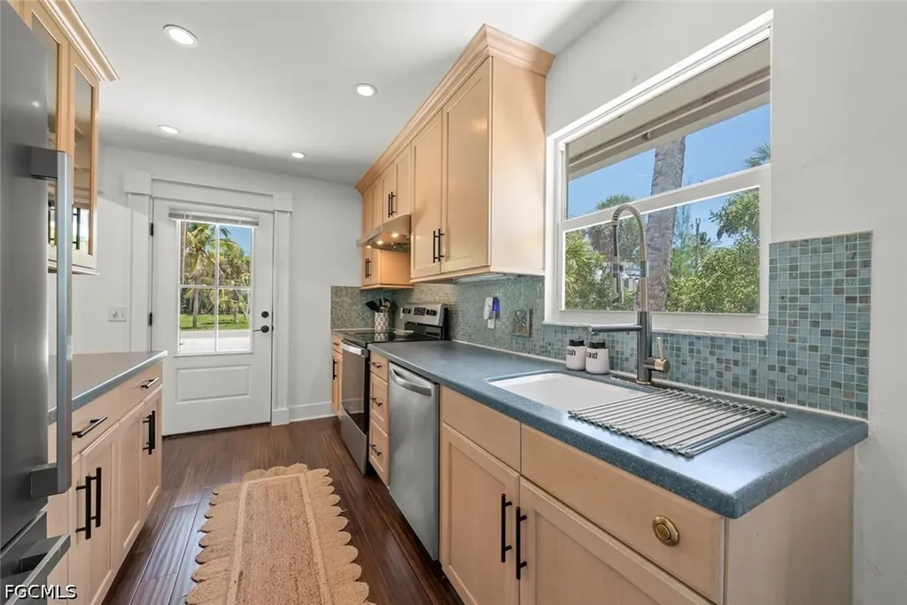 2539 Coconut Drive Sanibel FL 33957
