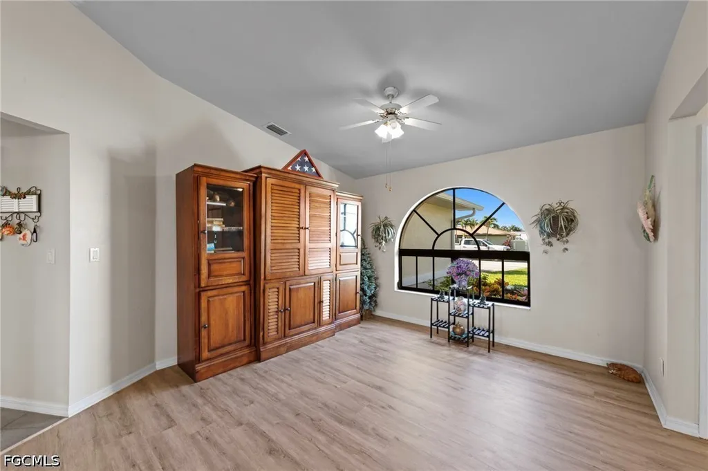 609 SW 35th Terrace Cape Coral FL 33914
