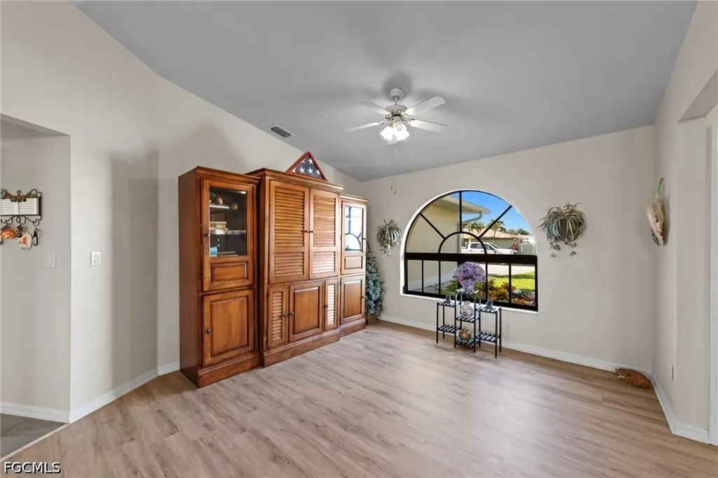 609 SW 35th Terrace Cape Coral FL 33914