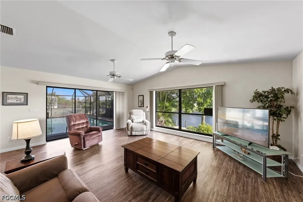 609 SW 35th Terrace Cape Coral FL 33914