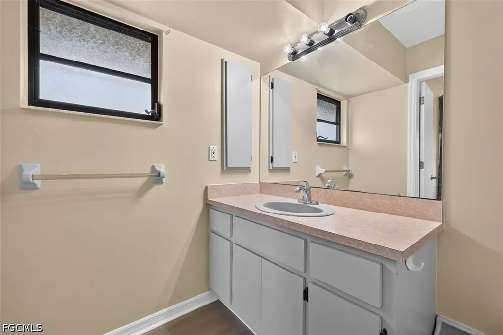 718 SW 35th Terrace Cape Coral FL 33914