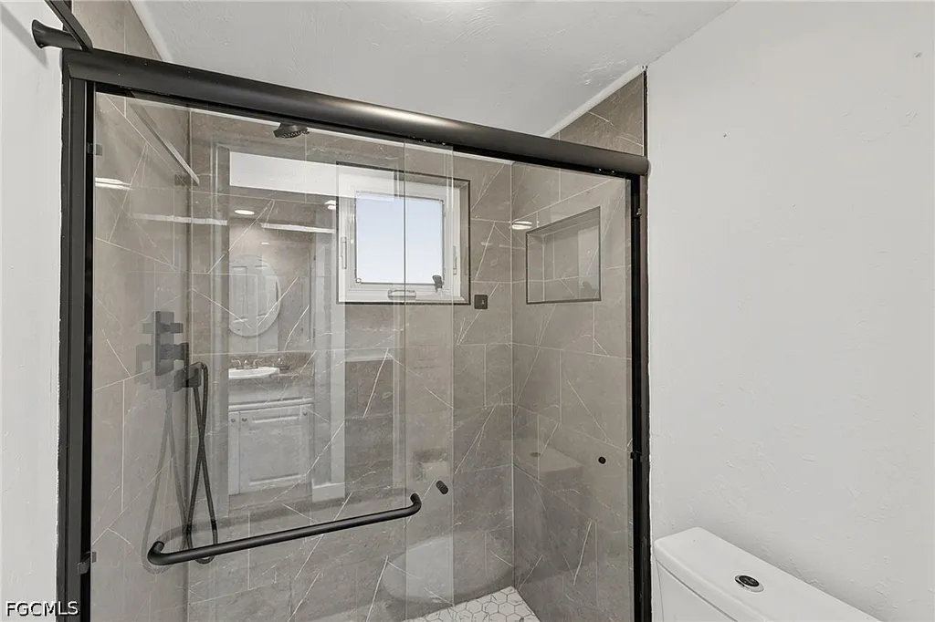 526 SE 34th Street Cape Coral FL 33904