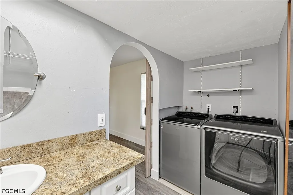526 SE 34th Street Cape Coral FL 33904