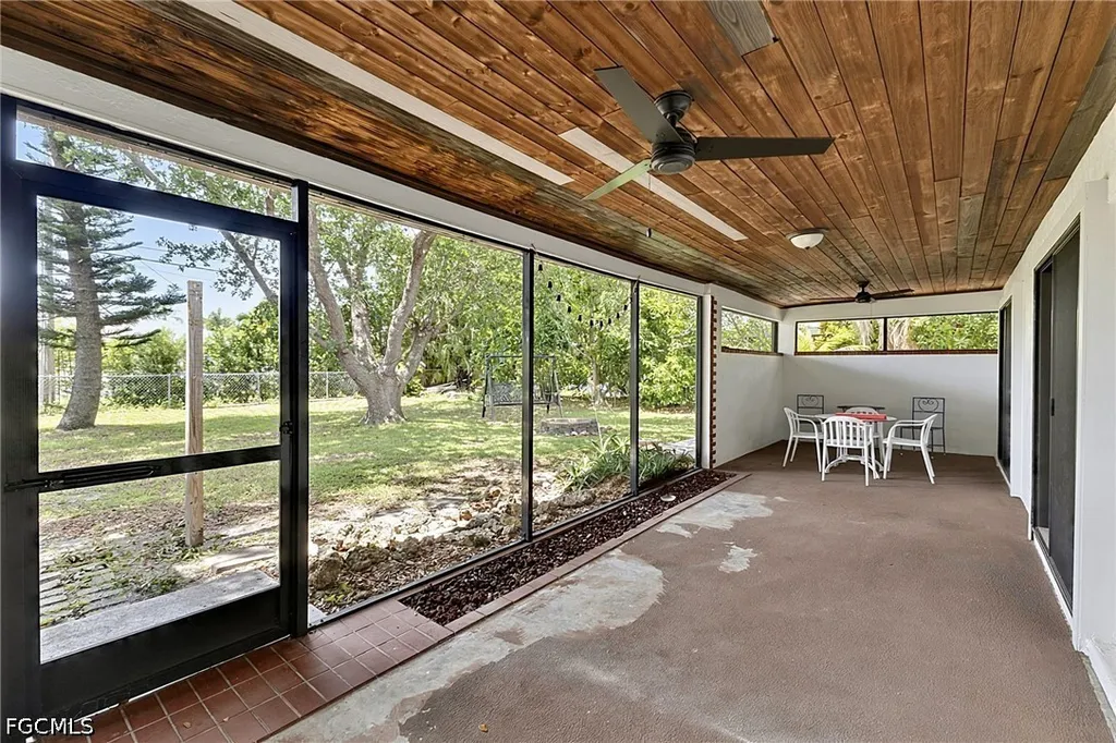 526 SE 34th Street Cape Coral FL 33904