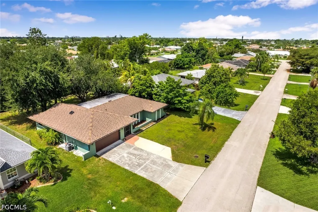 526 SE 34th Street Cape Coral FL 33904