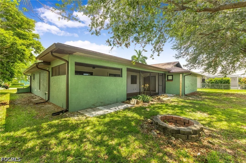 526 SE 34th Street Cape Coral FL 33904