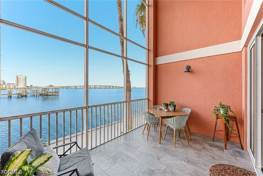 2743 1st Street Fort Myers FL 33916