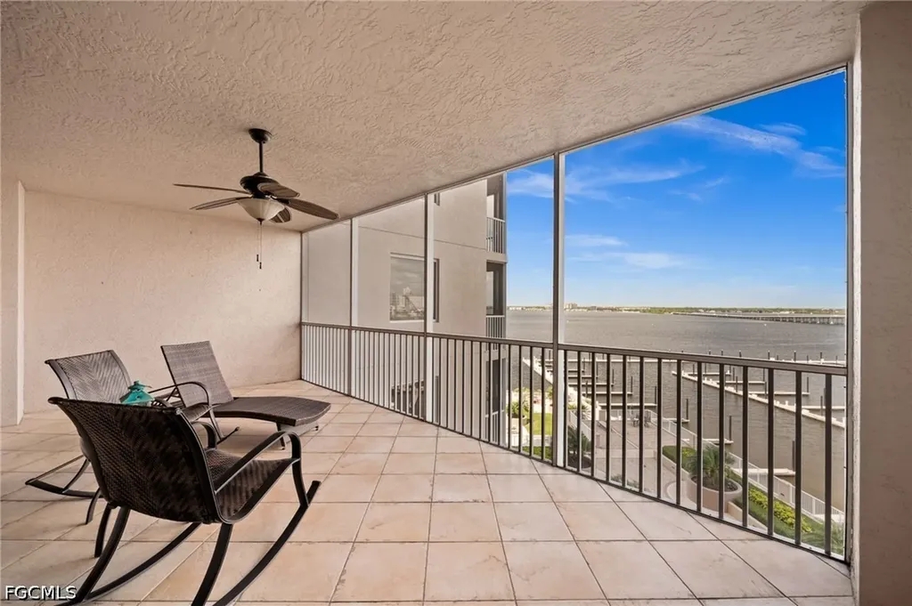 2090 W First Street Fort Myers FL 33901