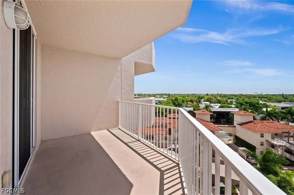 2090 W First Street Fort Myers FL 33901