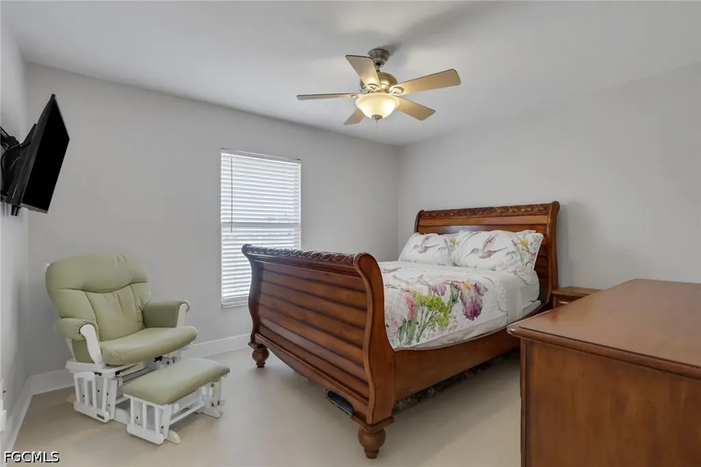 2607 NW 9th Terrace Cape Coral FL 33993
