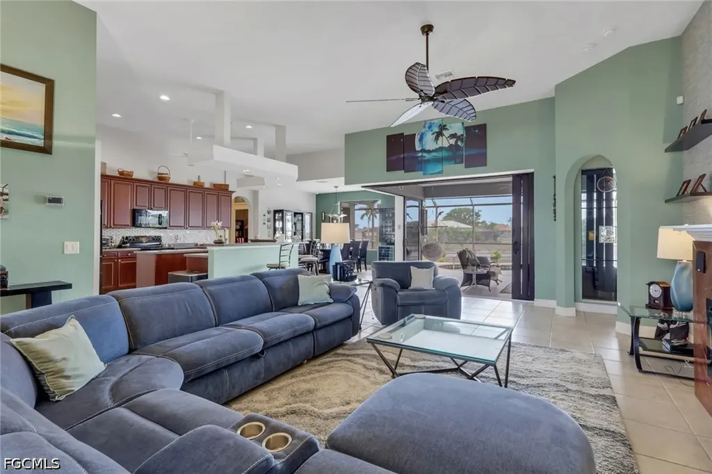 2102 NE 22nd Avenue Cape Coral FL 33909