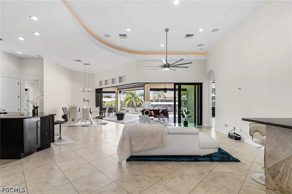 4928 SW 11th Place Cape Coral FL 33914