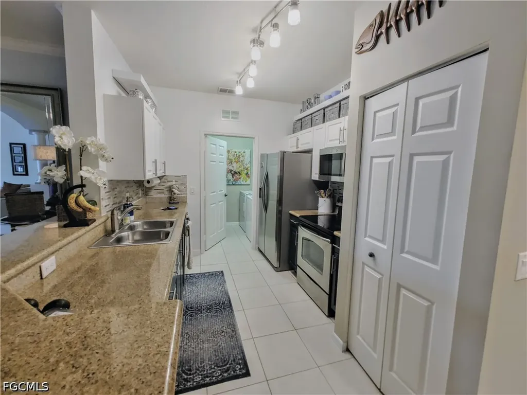 1776 Concordia Lake Circle Cape Coral FL 33909