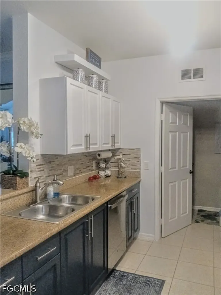 1776 Concordia Lake Circle Cape Coral FL 33909