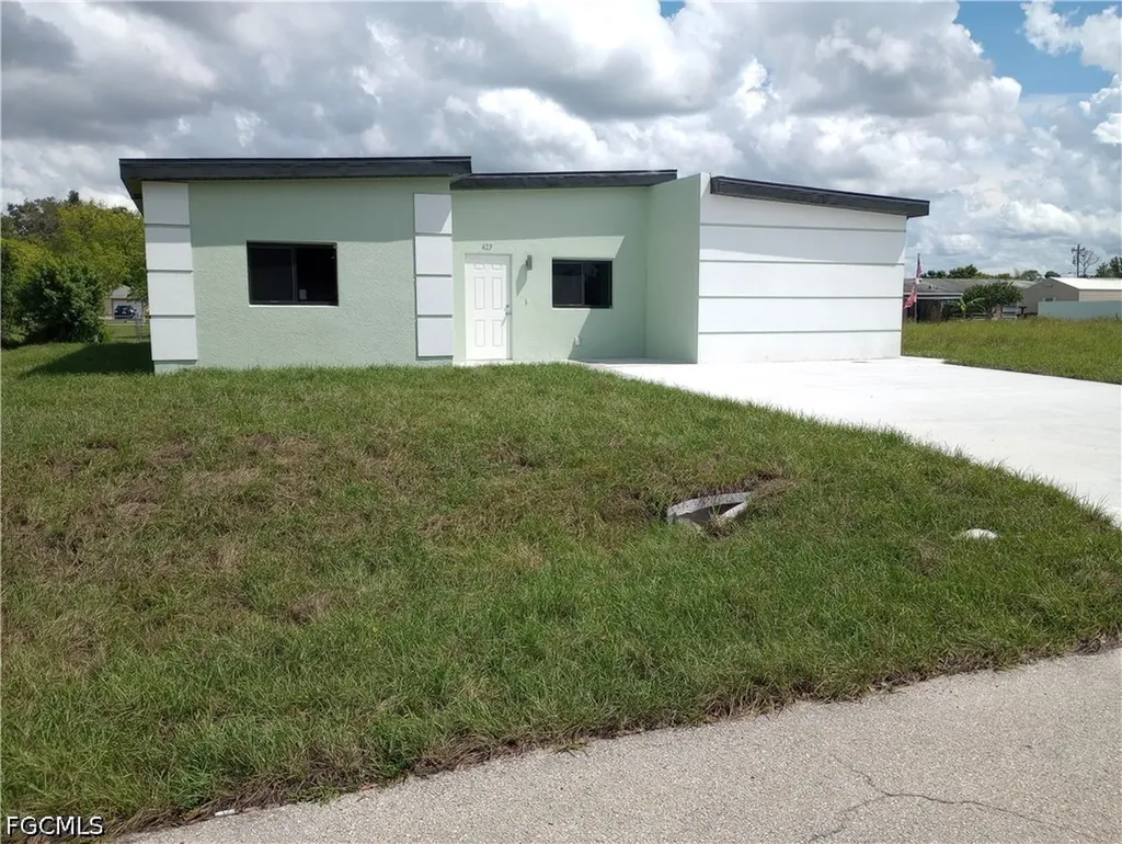 423 Canyon Drive S Lehigh Acres FL 33936