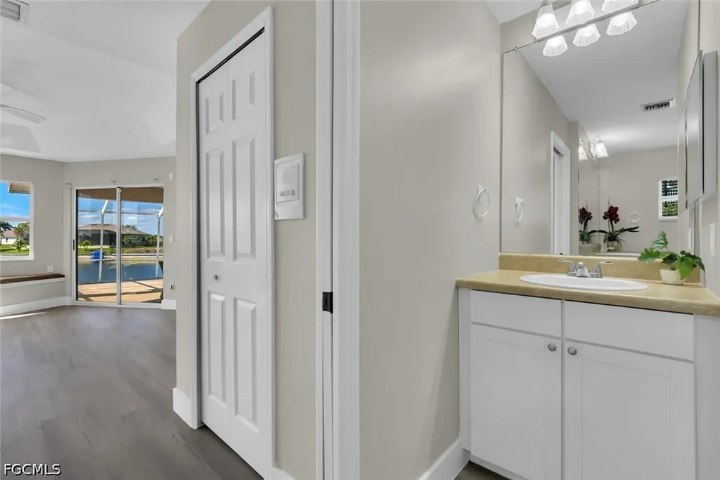 814 NW 11th Place Cape Coral FL 33993