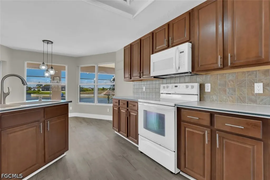 814 NW 11th Place Cape Coral FL 33993