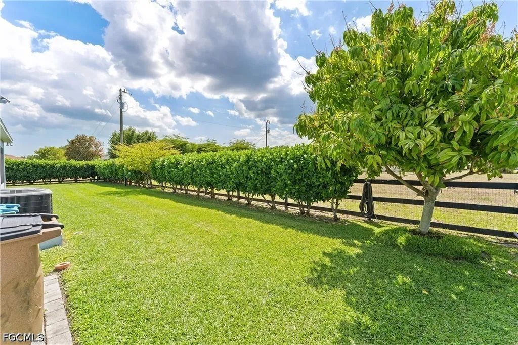 910 SW 33rd Terrace Cape Coral FL 33914