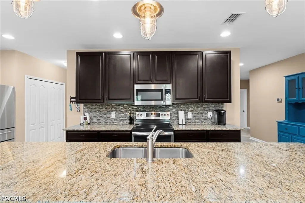910 SW 33rd Terrace Cape Coral FL 33914