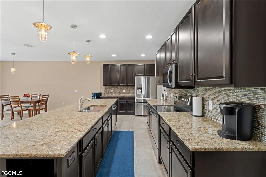 910 SW 33rd Terrace Cape Coral FL 33914