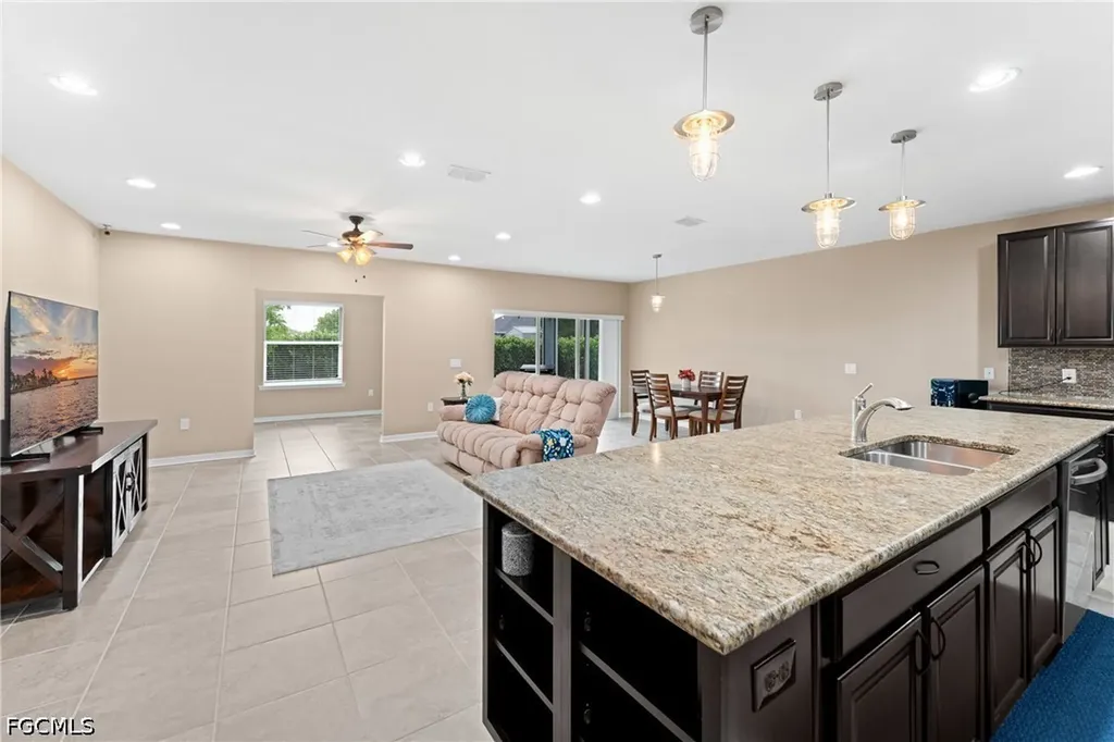 910 SW 33rd Terrace Cape Coral FL 33914