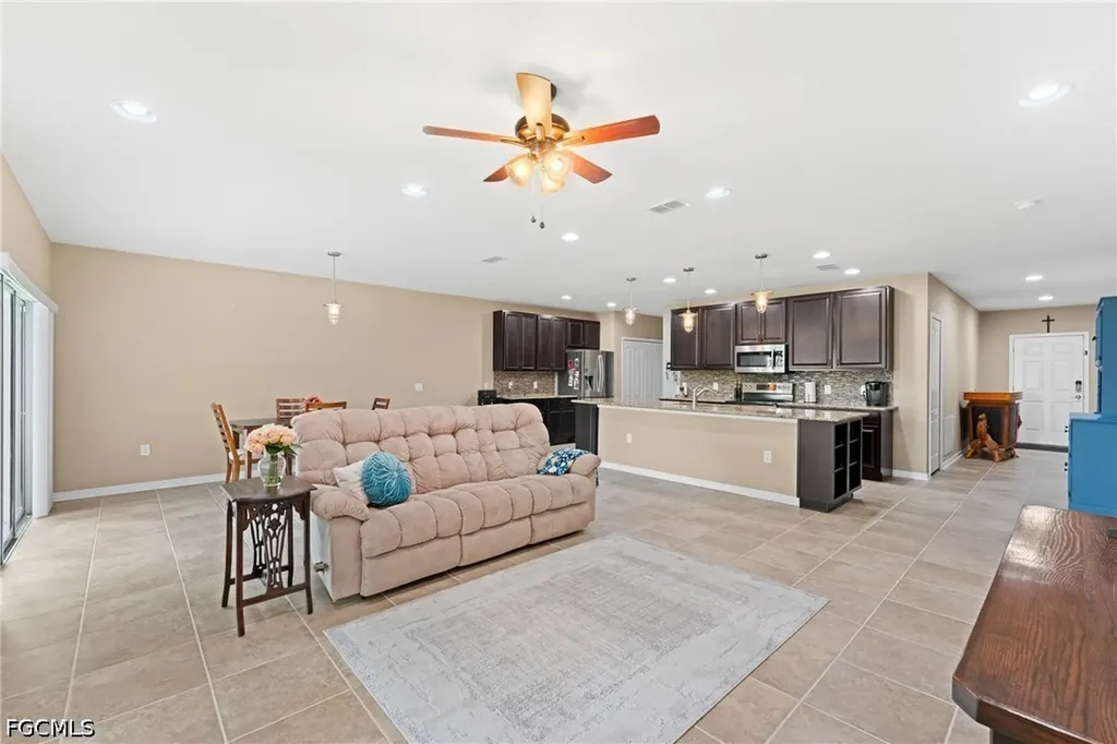 910 SW 33rd Terrace Cape Coral FL 33914