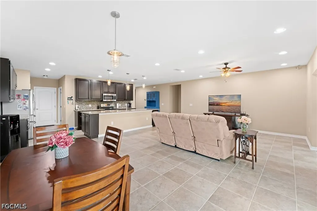 910 SW 33rd Terrace Cape Coral FL 33914