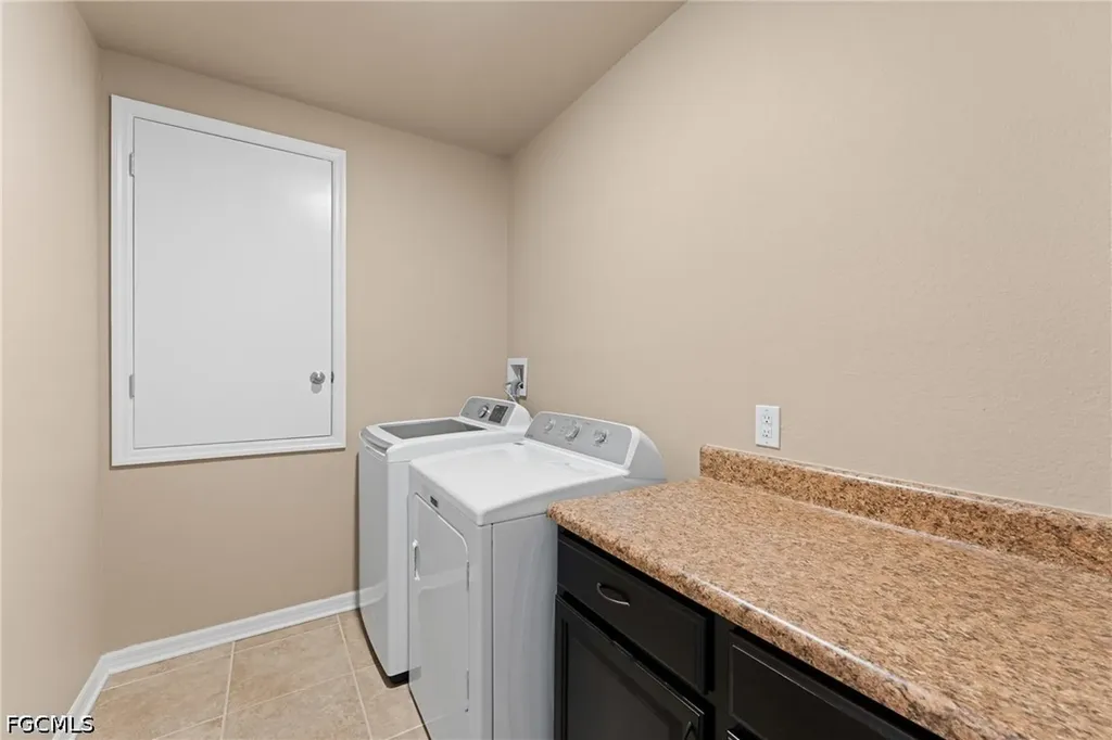 910 SW 33rd Terrace Cape Coral FL 33914