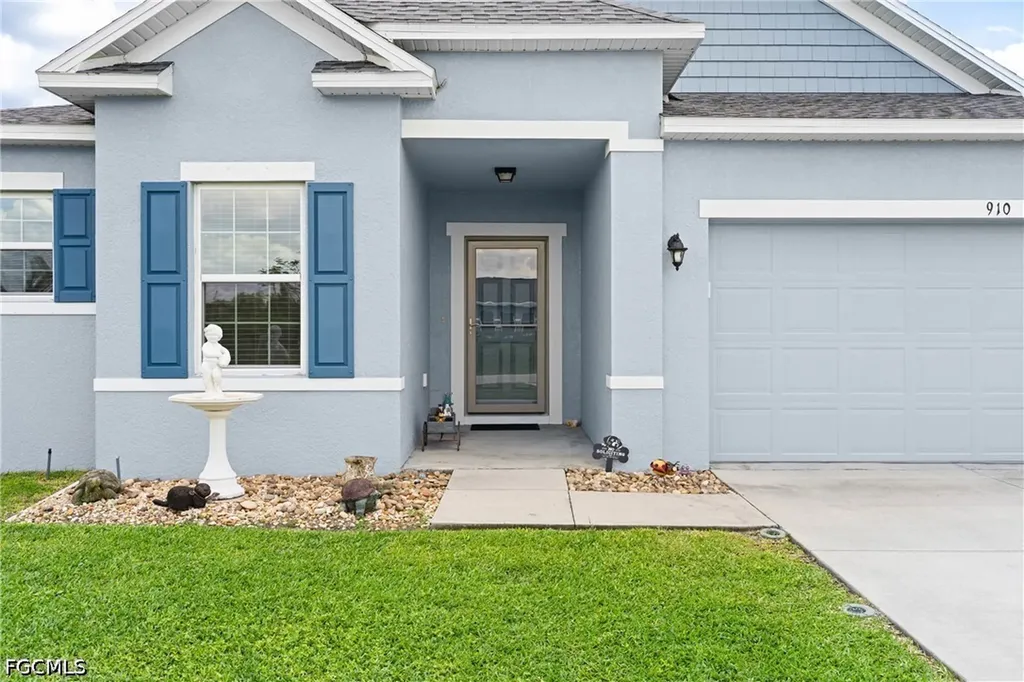 910 SW 33rd Terrace Cape Coral FL 33914