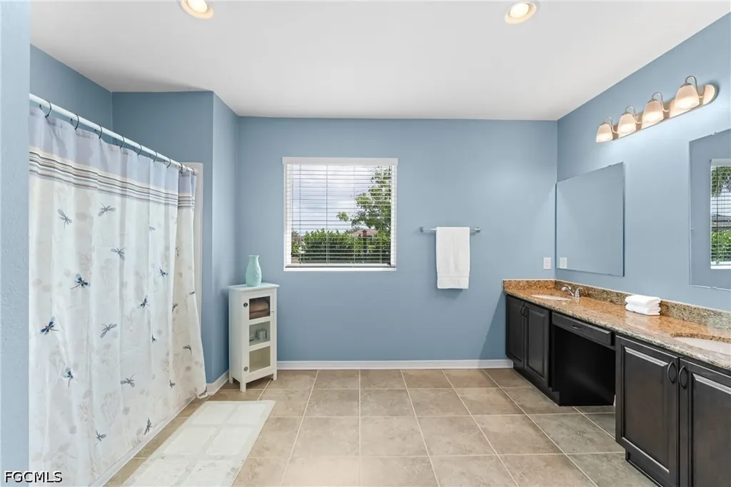 910 SW 33rd Terrace Cape Coral FL 33914
