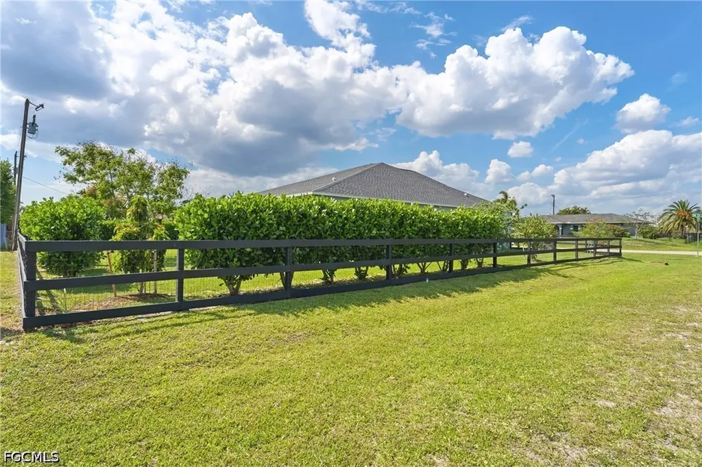 910 SW 33rd Terrace Cape Coral FL 33914