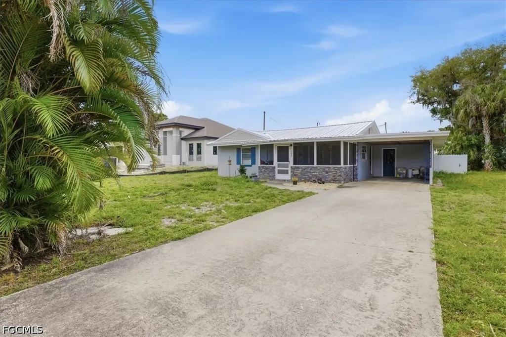 102 Crescent Lake Drive North Fort Myers FL 33917