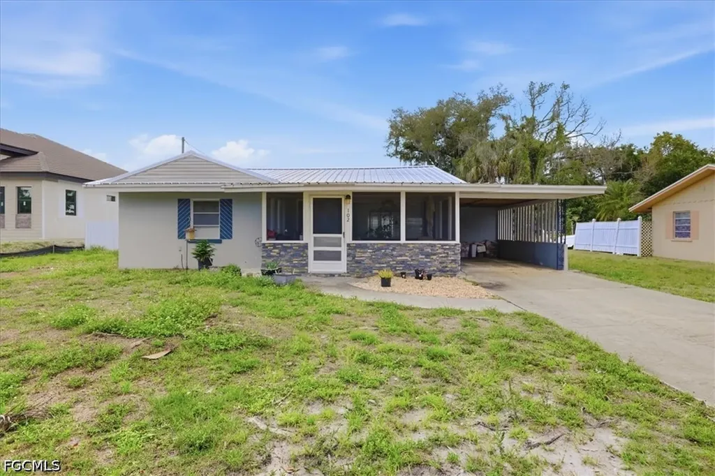 102 Crescent Lake Drive North Fort Myers FL 33917